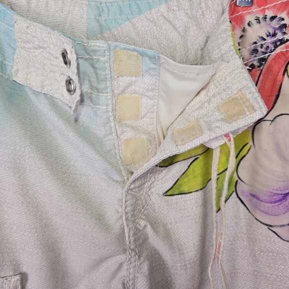 TRUE RELIGION- Mens Size 32 Swim Board Shorts Paradise Floral 10” Inseam - Picture 2 of 10